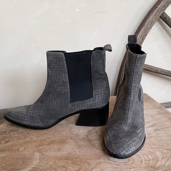 ALICE + OLIVIA Gray Studded Suede Leather Designer Ankle Boots Elastic Womans 39